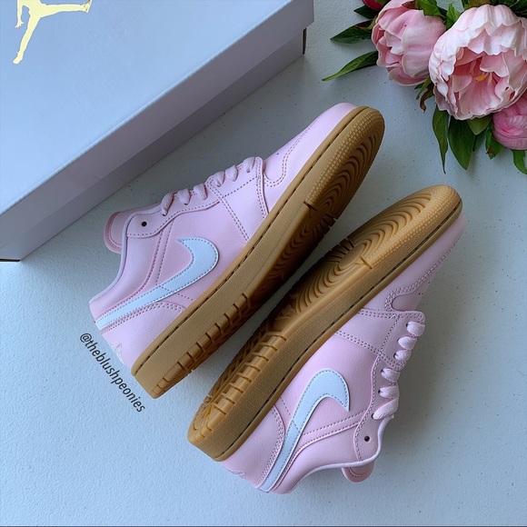 Nike Air Jordan 1 Low NWT - Picture 8 of 13